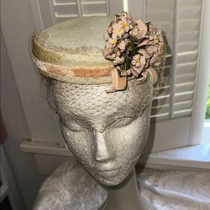 Vintage‎ 50s/60s Cream Hat with Tan Floral Details & Netting